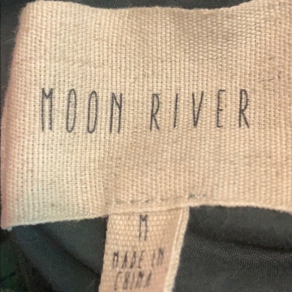 Moon River faux suede studded crop sleeveless top - Picture 6 of 8